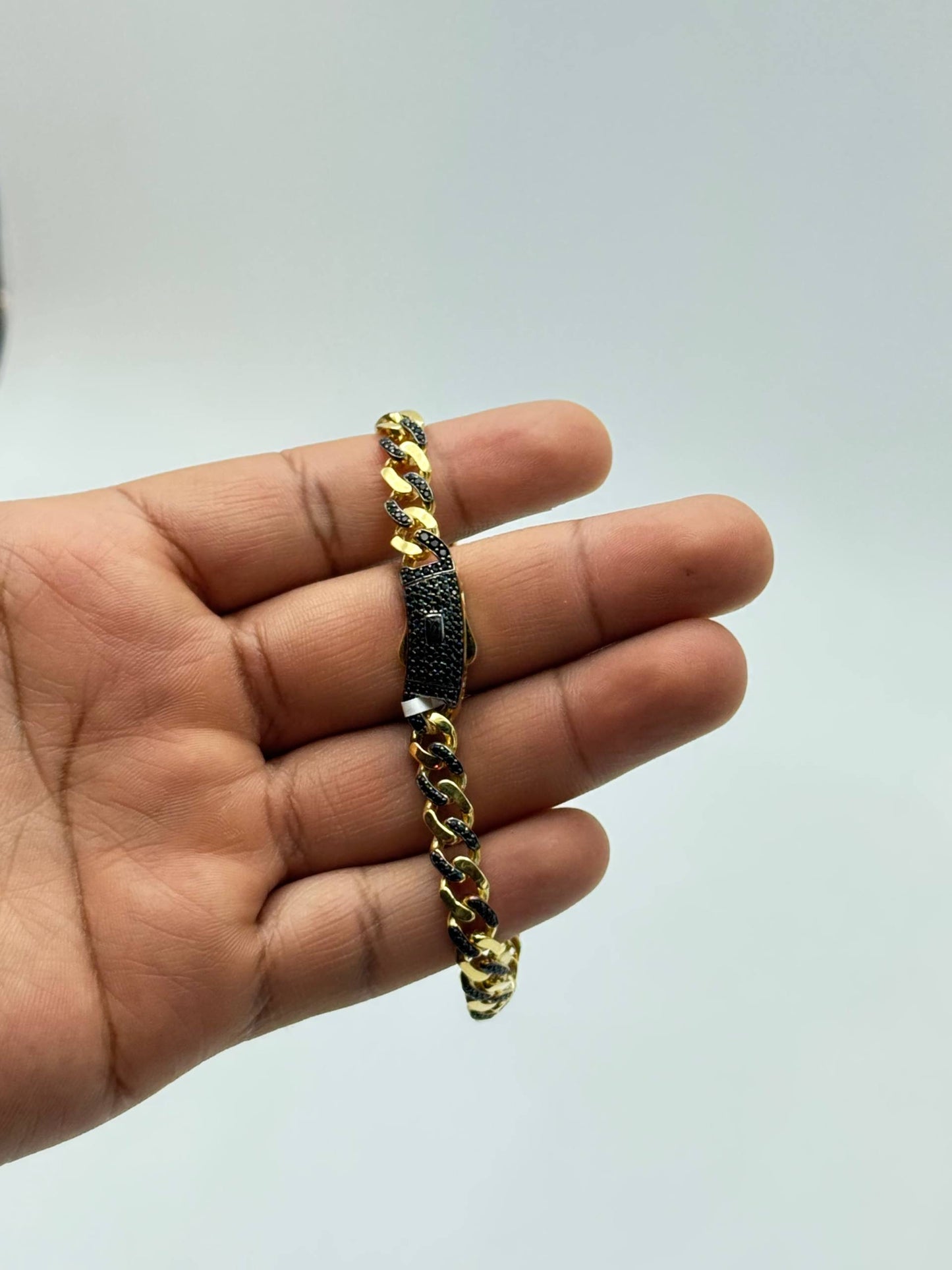 Pulso Cubano Bicolor Negro y Dorado Iced – 21 cm | 10.7 g