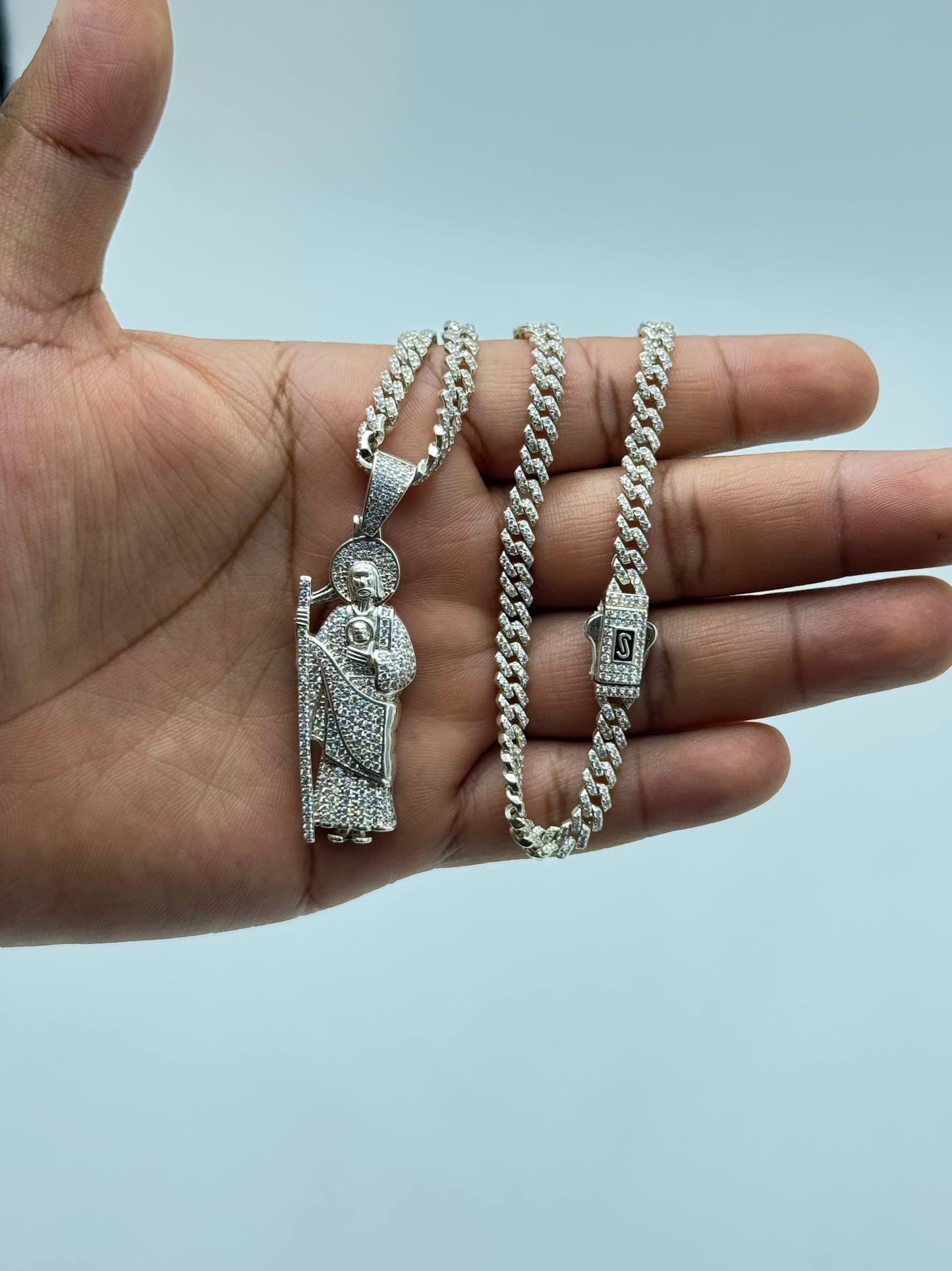 Conjunto cadena cubana + dije de San Judas plateado — 55 cm / 30.7 g
