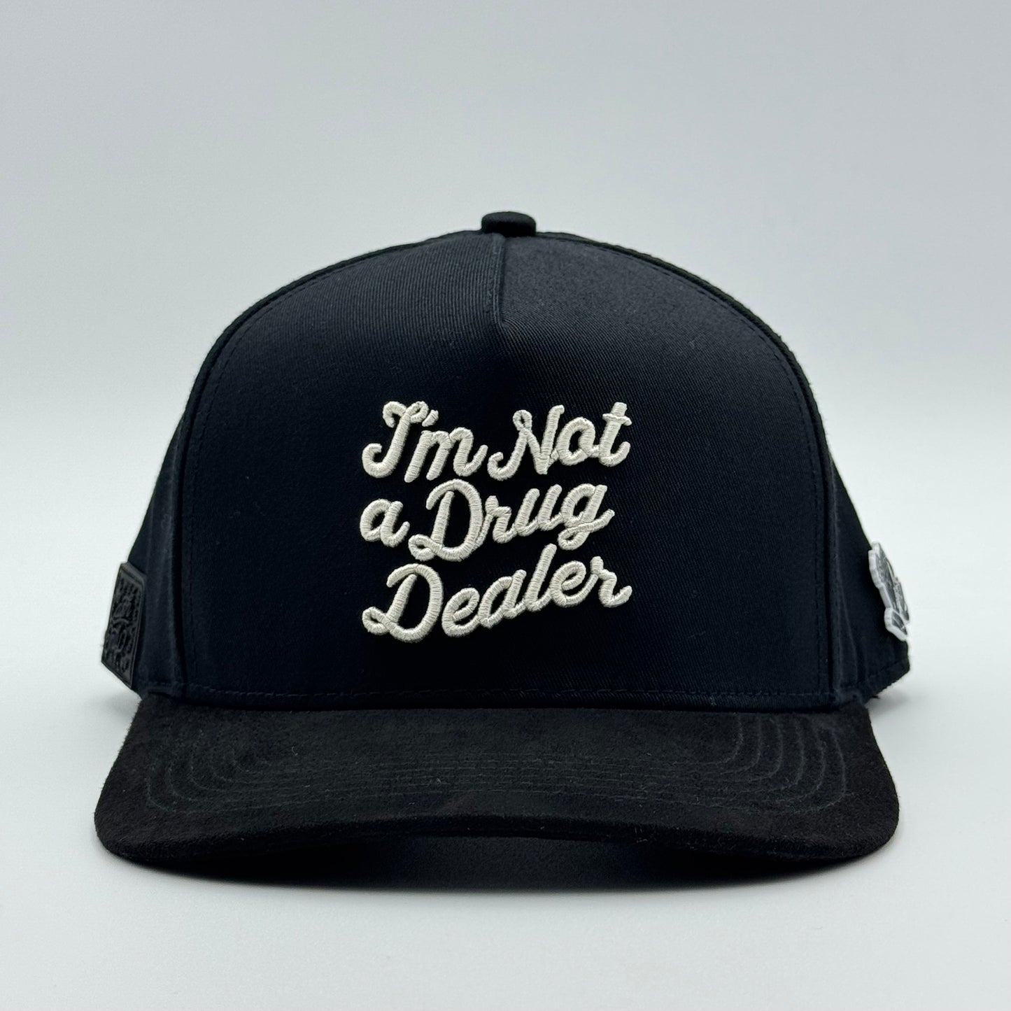 GORRA CASH ONLY - IM NOT A DRUG DEALER IN BLACK & WHITE