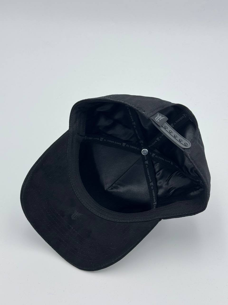 GORRA EL TIROS CAPS - LA PEOPLE ALL BLACK