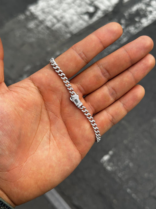 Pulso cubano plateado delgado — 20 cm / 10.2 g