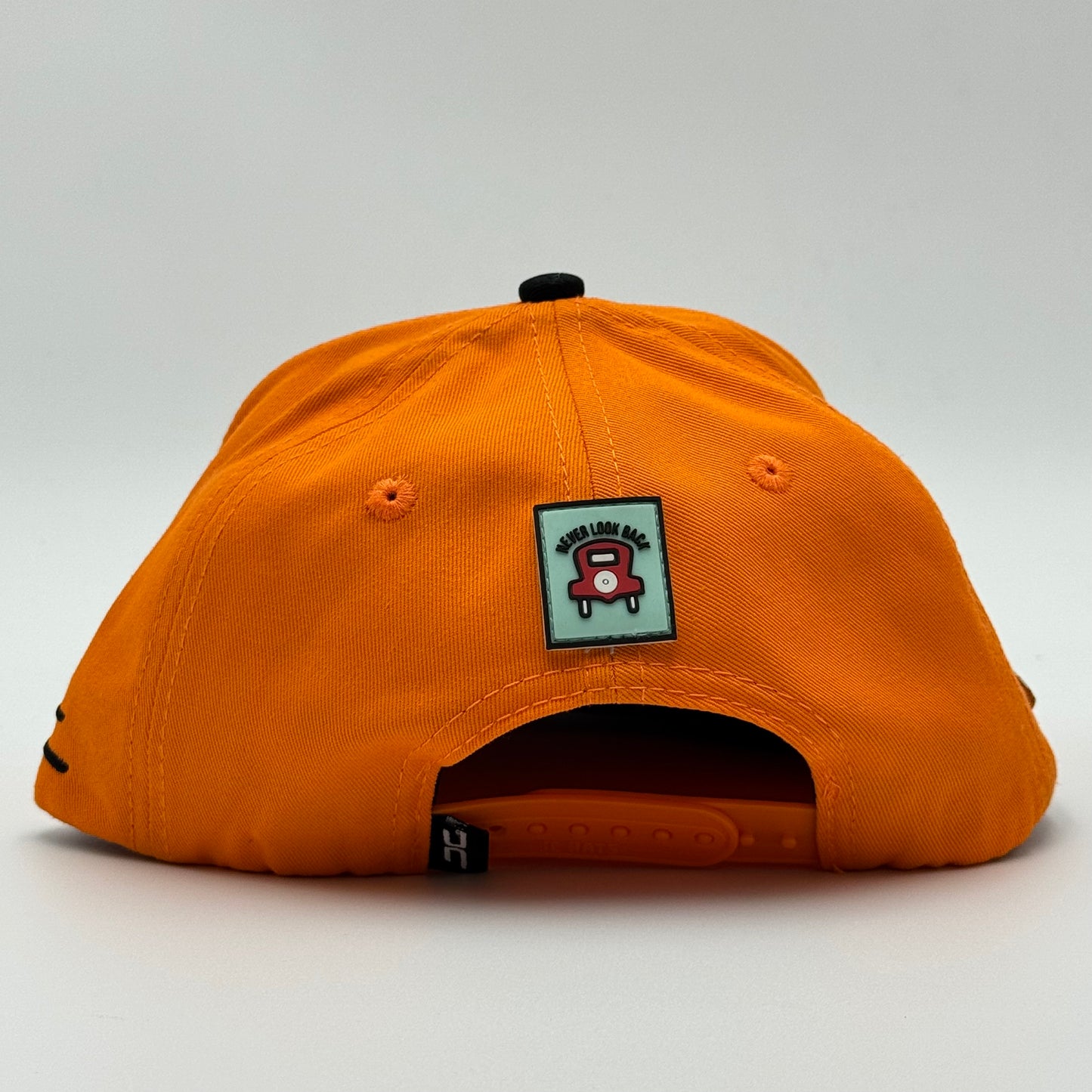 GORRA JC HATS - NEVER LOOK BACK NARANJA