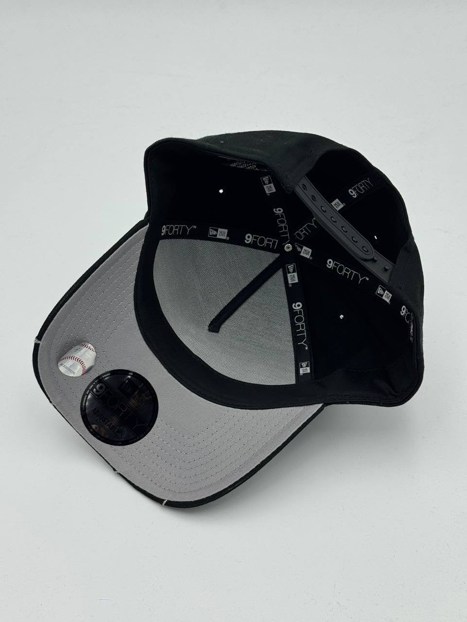 GORRA NEW ERA - CHICAGO WHITE SOX “SPIDER WEB VISOR” 9FORTY