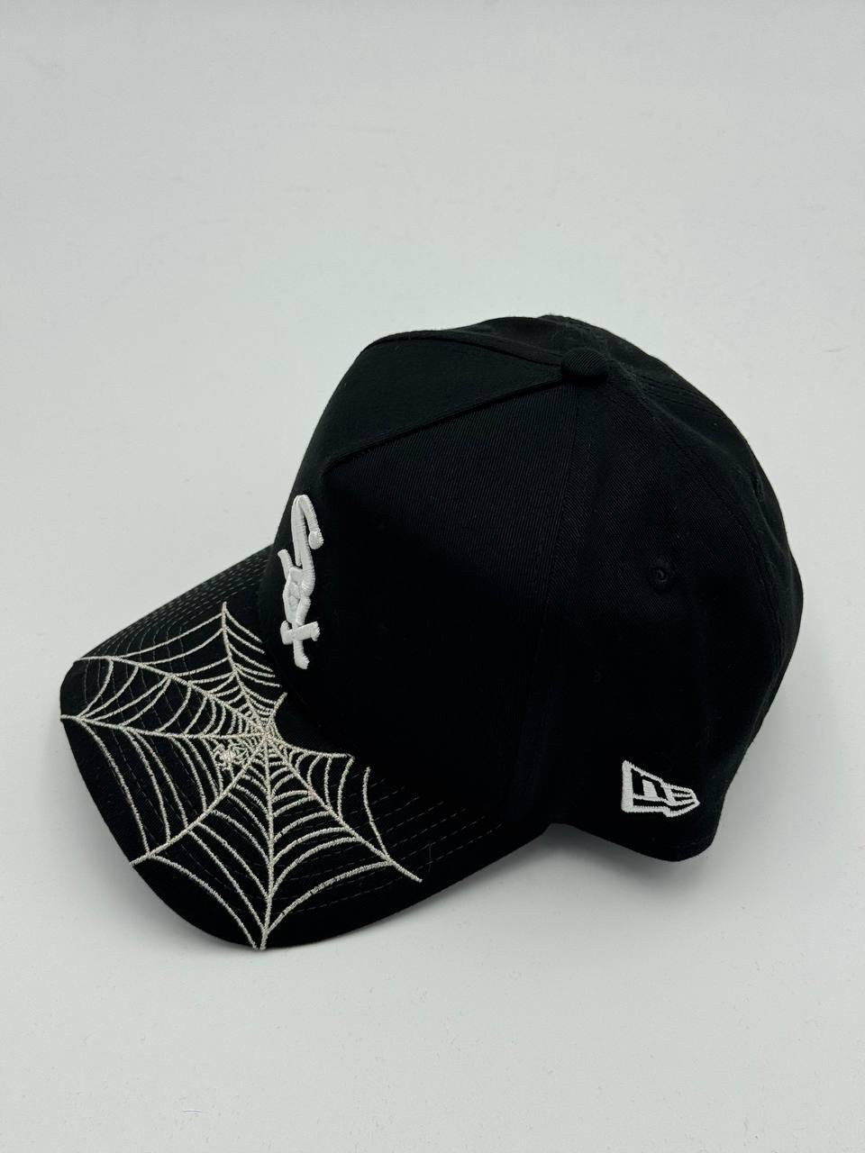 GORRA NEW ERA - CHICAGO WHITE SOX “SPIDER WEB VISOR” 9FORTY