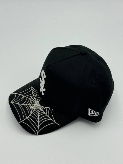 GORRA NEW ERA - CHICAGO WHITE SOX “SPIDER WEB VISOR” 9FORTY