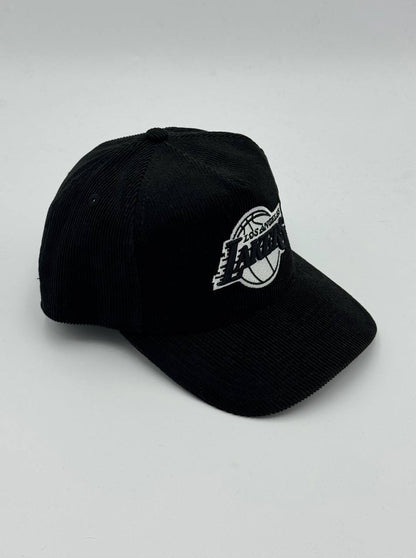 GORRA NEW ERA - LA LAKERS “CORDUROY ROSES” GOLFER PRE- CURVED