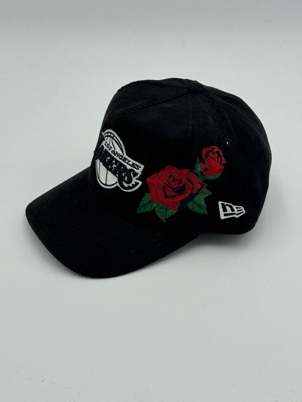 GORRA NEW ERA - LA LAKERS “CORDUROY ROSES” GOLFER PRE- CURVED
