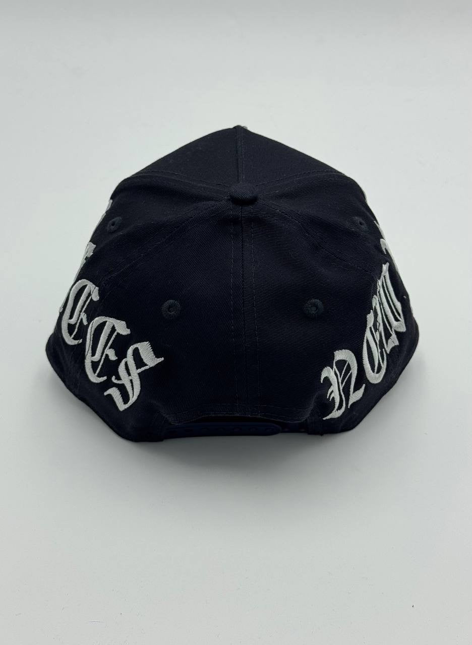 GORRA NEW ERA -  NEW YORK YANKEES “GOTHIC SCRIPT” 9FORTY