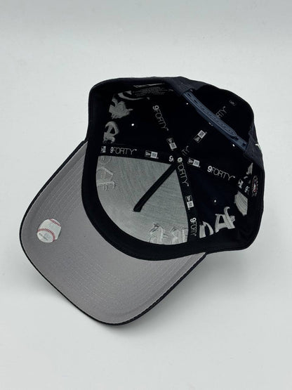 GORRA NEW ERA -  NEW YORK YANKEES “GOTHIC SCRIPT” 9FORTY