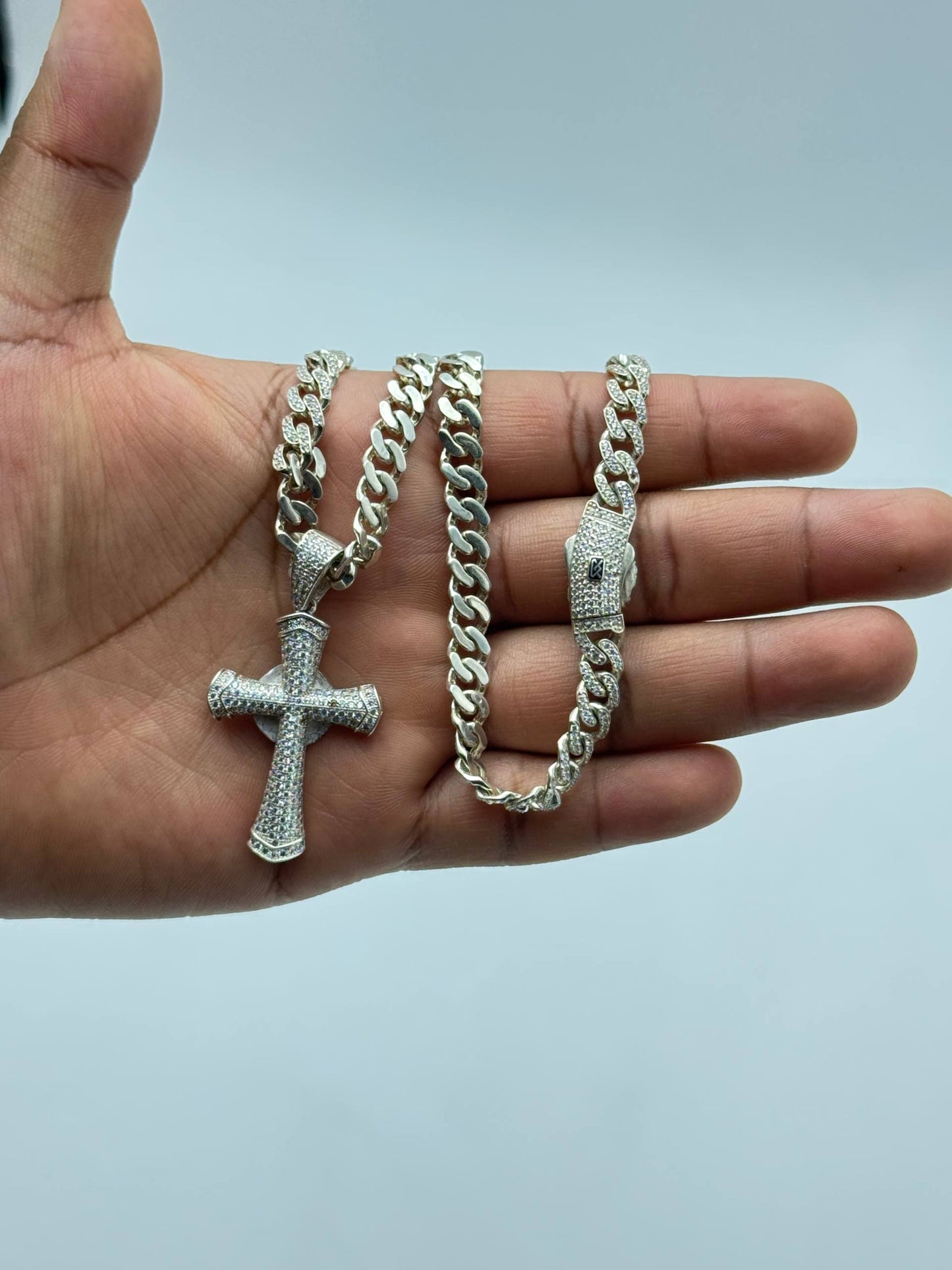 Conjunto cadena cubana + dije de cruz plateado — 50 cm / 36.5 g