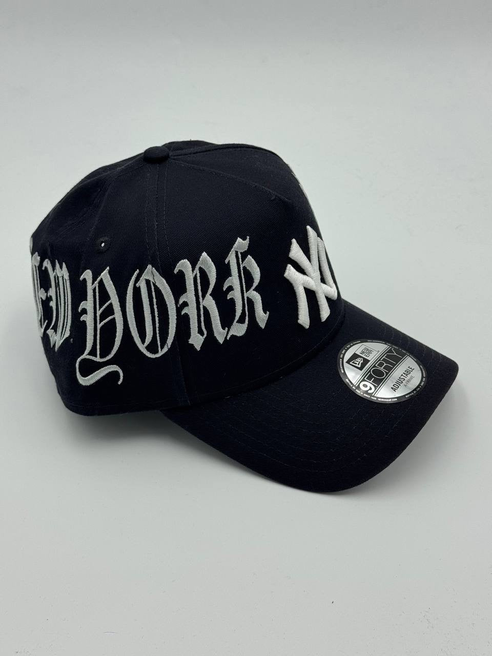 GORRA NEW ERA -  NEW YORK YANKEES “GOTHIC SCRIPT” 9FORTY