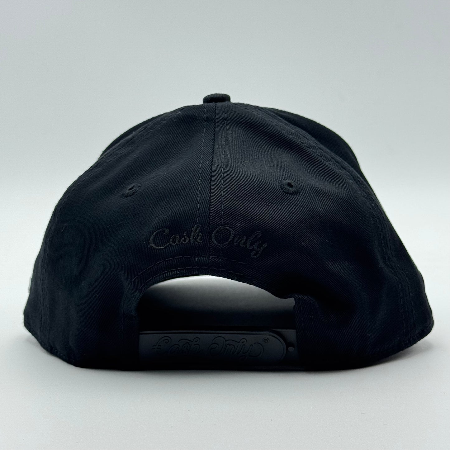 GORRA CASH ONLY - IM NOT A DRUG DEALER IN BLACK & WHITE